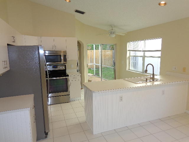 10767 Lake Oak Way Boca Raton, FL 33498 - Photo 6 of 18 Kitchen