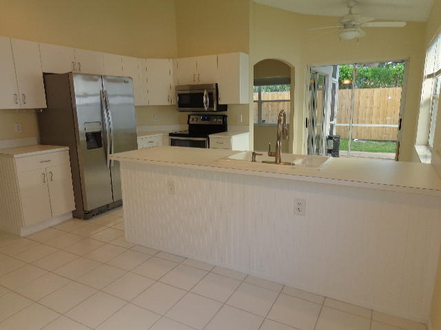 10767 Lake Oak Way Boca Raton, FL 33498 - Photo 7 of 18 Kitchen