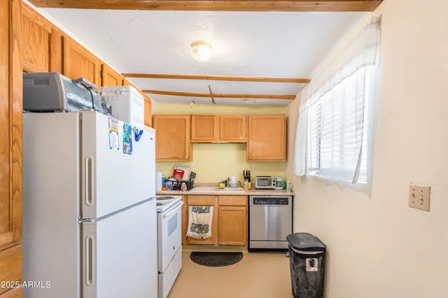 $317,700 | 1112 North Annie Lane, Benson, AZ 85602