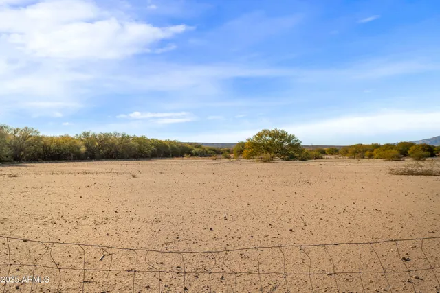 $317,700 | 1112 North Annie Lane, Benson, AZ 85602