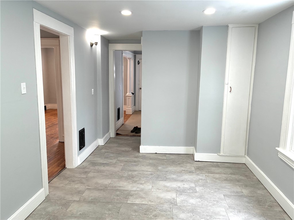 273 Electric Avenue Rochester, NY 14613 - Photo 14 of 28