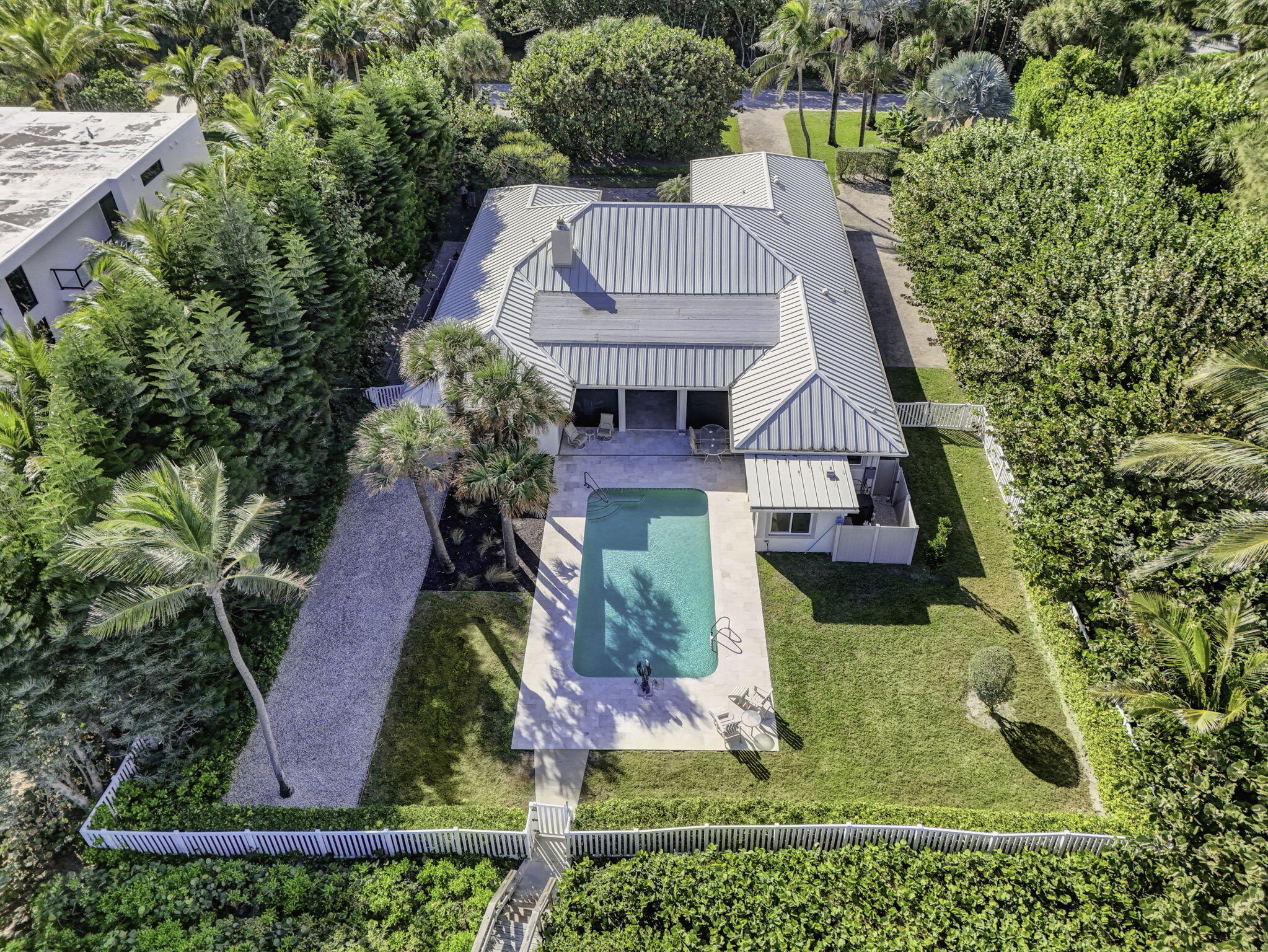 77 North Beach Road Jupiter Island, FL 33455 - Photo 14 of 125 137-web-or-mls-DJI_20251230140950_0286_D