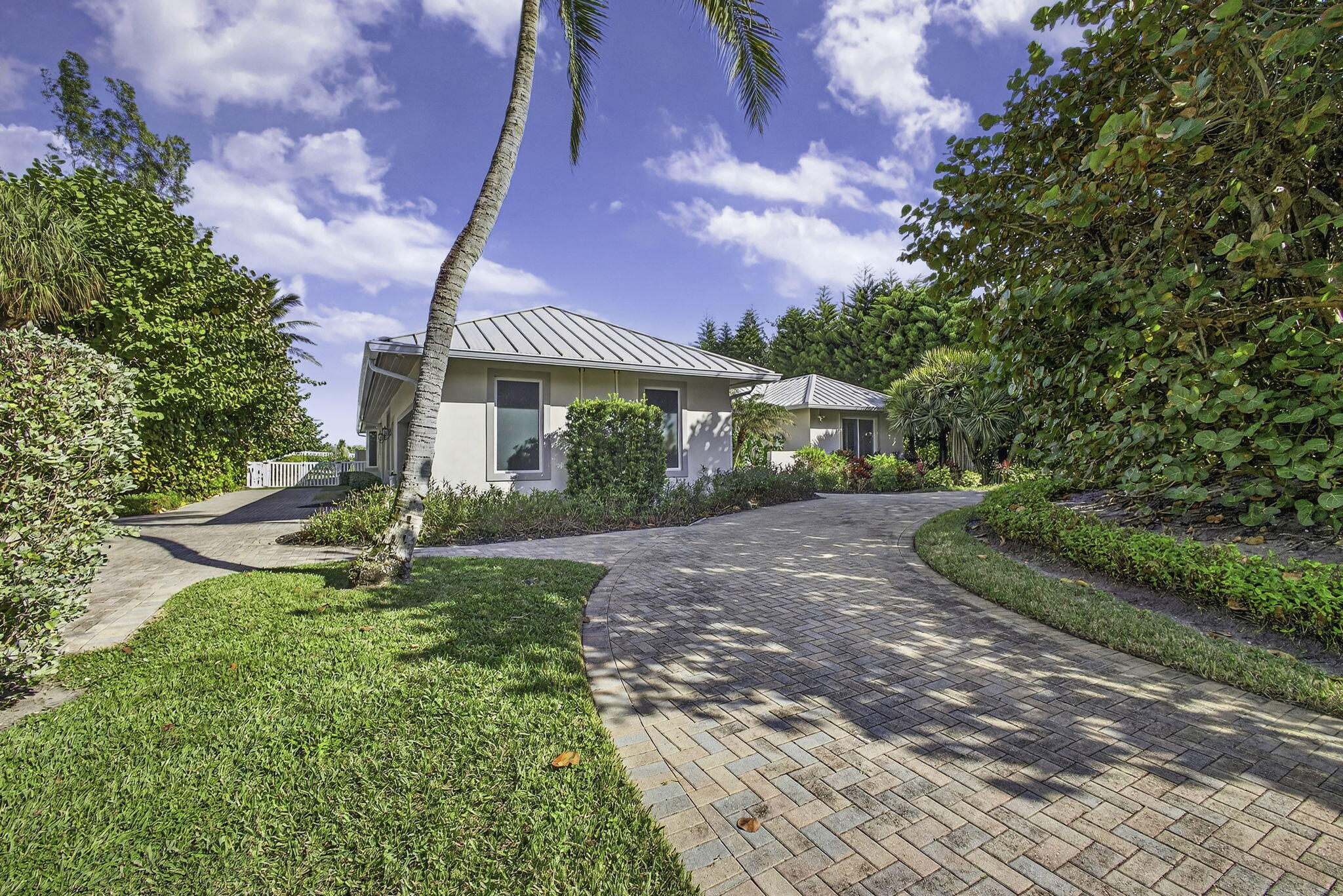 77 North Beach Road Jupiter Island, FL 33455 - Photo 20 of 125 7-web-or-mls-5D1A1659