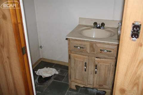 4304 Calkins Road Flint, MI 48532 - Photo 7 of 14 20422625-6.JPG