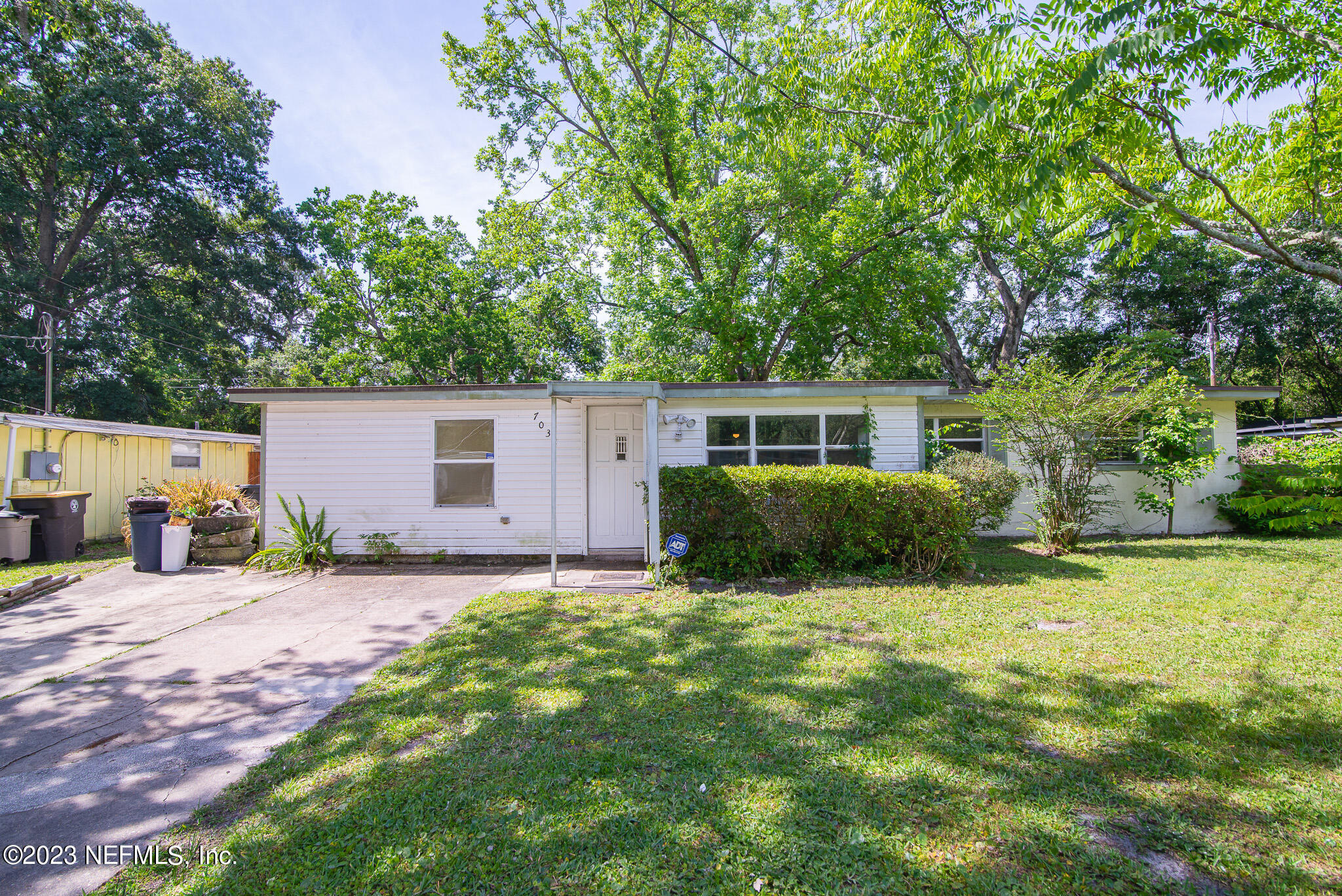 7032 Arques Road Jacksonville, FL 32205 - Photo 3 of 27 DSC_1030