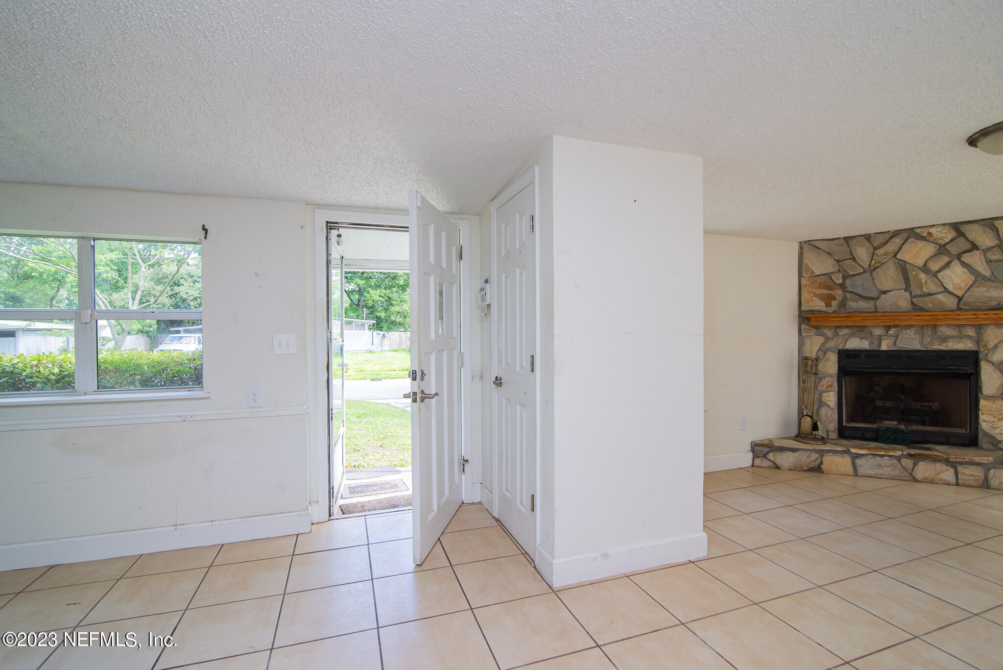 7032 Arques Road Jacksonville, FL 32205 - Photo 4 of 27 DSC_1015