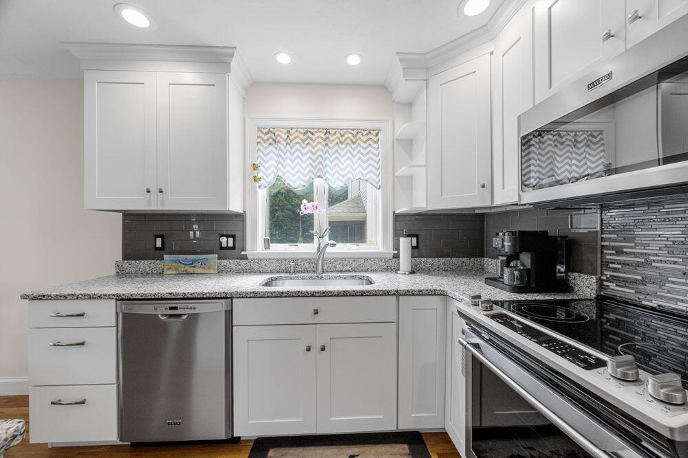 56 Carriage Shop Road, Unit 4 East Falmouth, MA 02536 - Photo 16 of 40 Kitchen