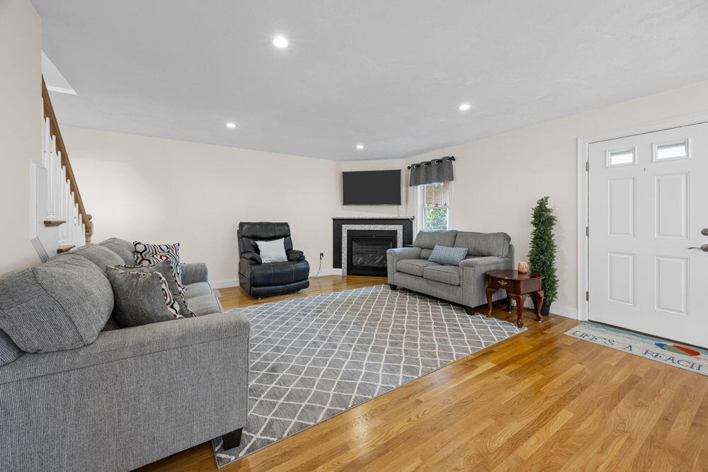 56 Carriage Shop Road, Unit 4 East Falmouth, MA 02536 - Photo 7 of 40 Living Room