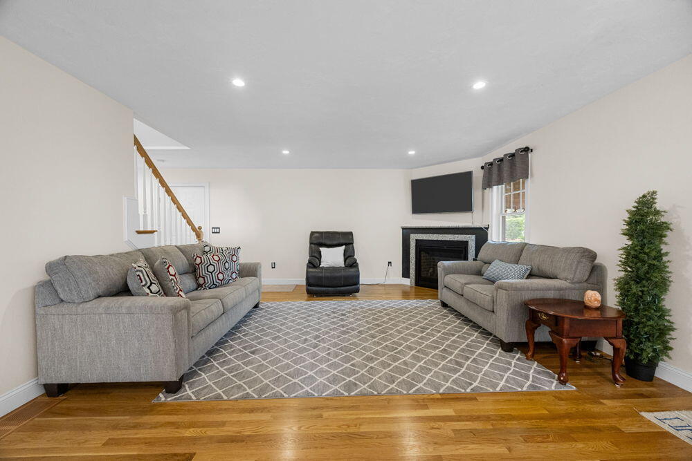 56 Carriage Shop Road, Unit 4 East Falmouth, MA 02536 - Photo 8 of 40 Living Room