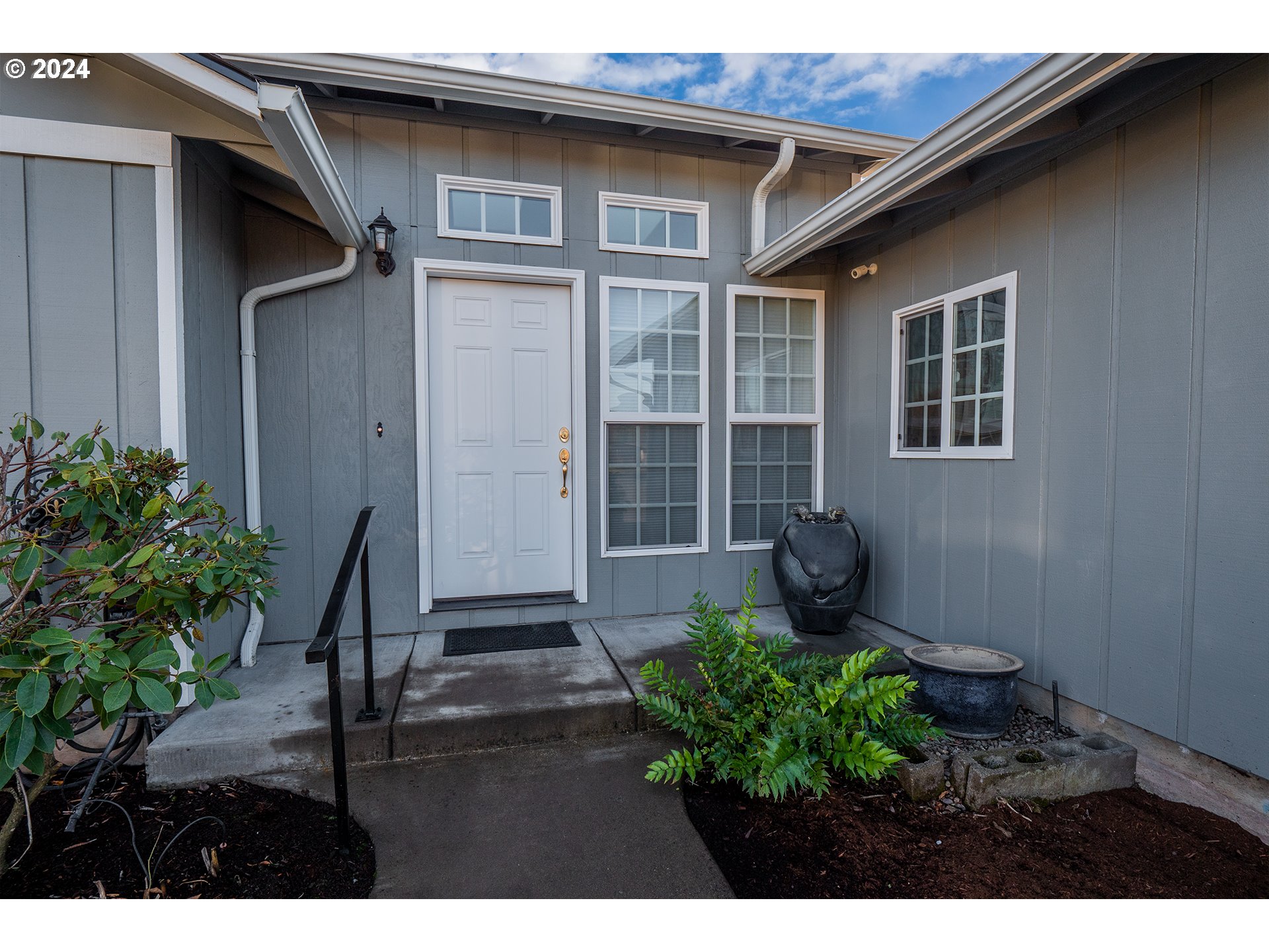 2556 Dumas Drive Springfield, OR 97477 - Photo 2 of 48 a view of a back yard of the house