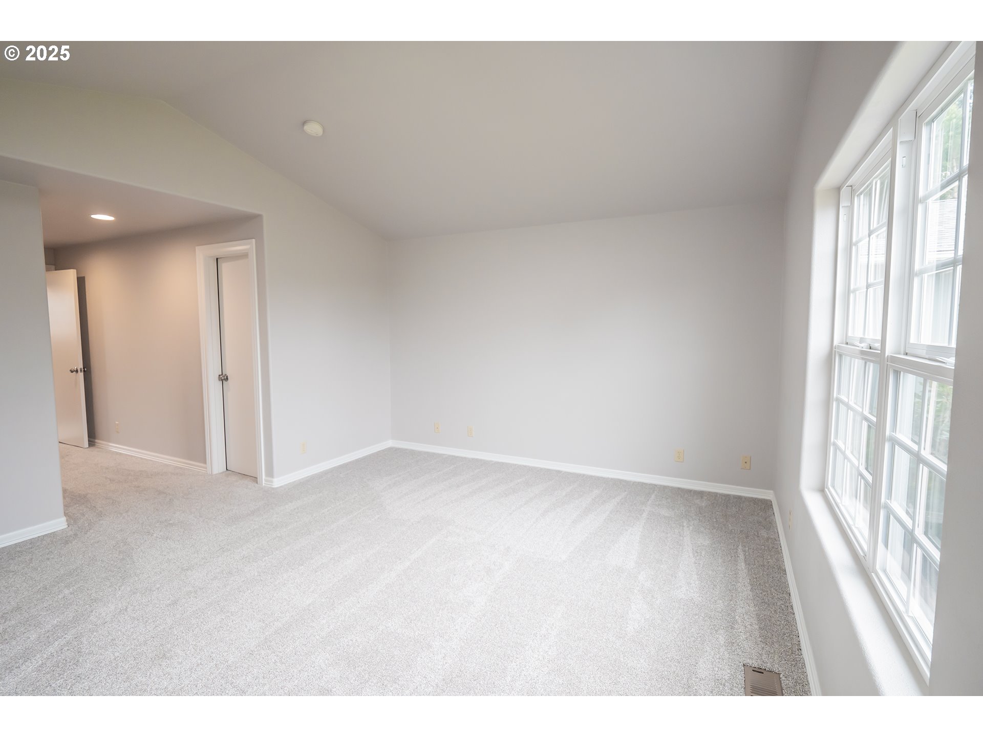 2556 Dumas Drive Springfield, OR 97477 - Photo 28 of 48 a view of an empty room with a window