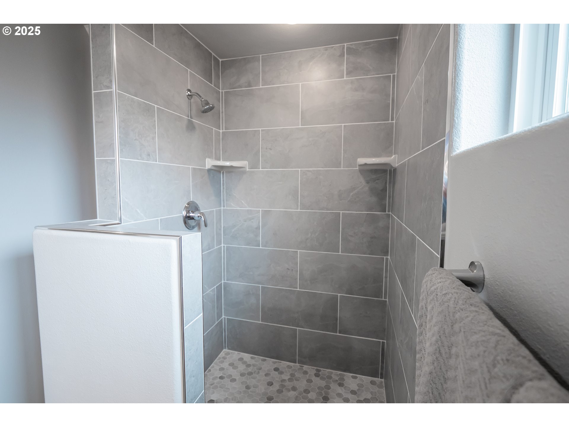 2556 Dumas Drive Springfield, OR 97477 - Photo 31 of 48 a bathroom with a shower