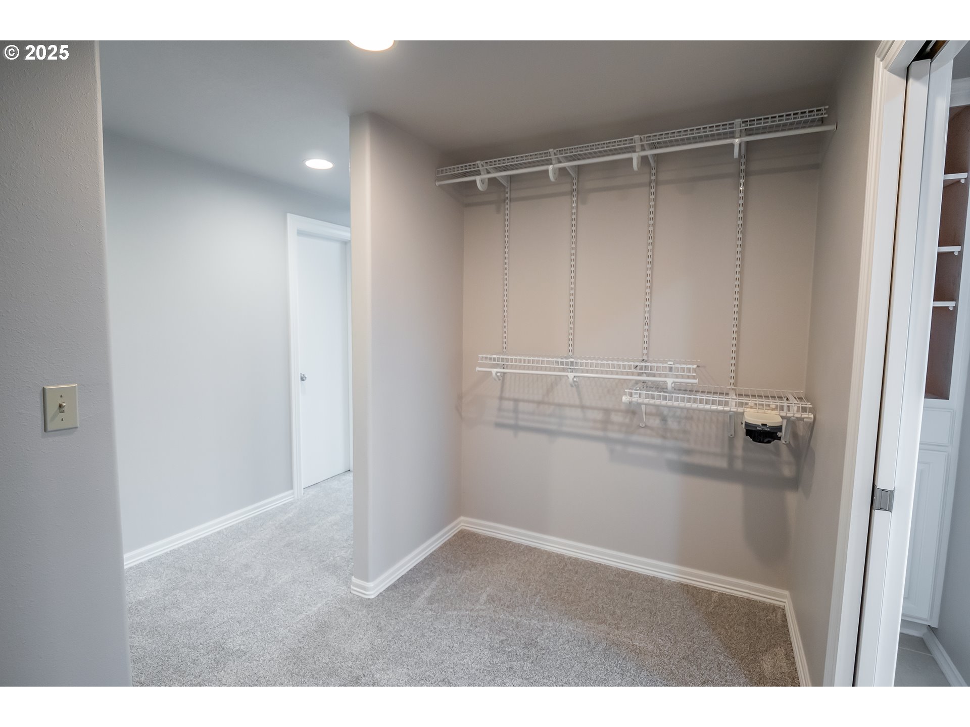 2556 Dumas Drive Springfield, OR 97477 - Photo 33 of 48 a view of an empty room