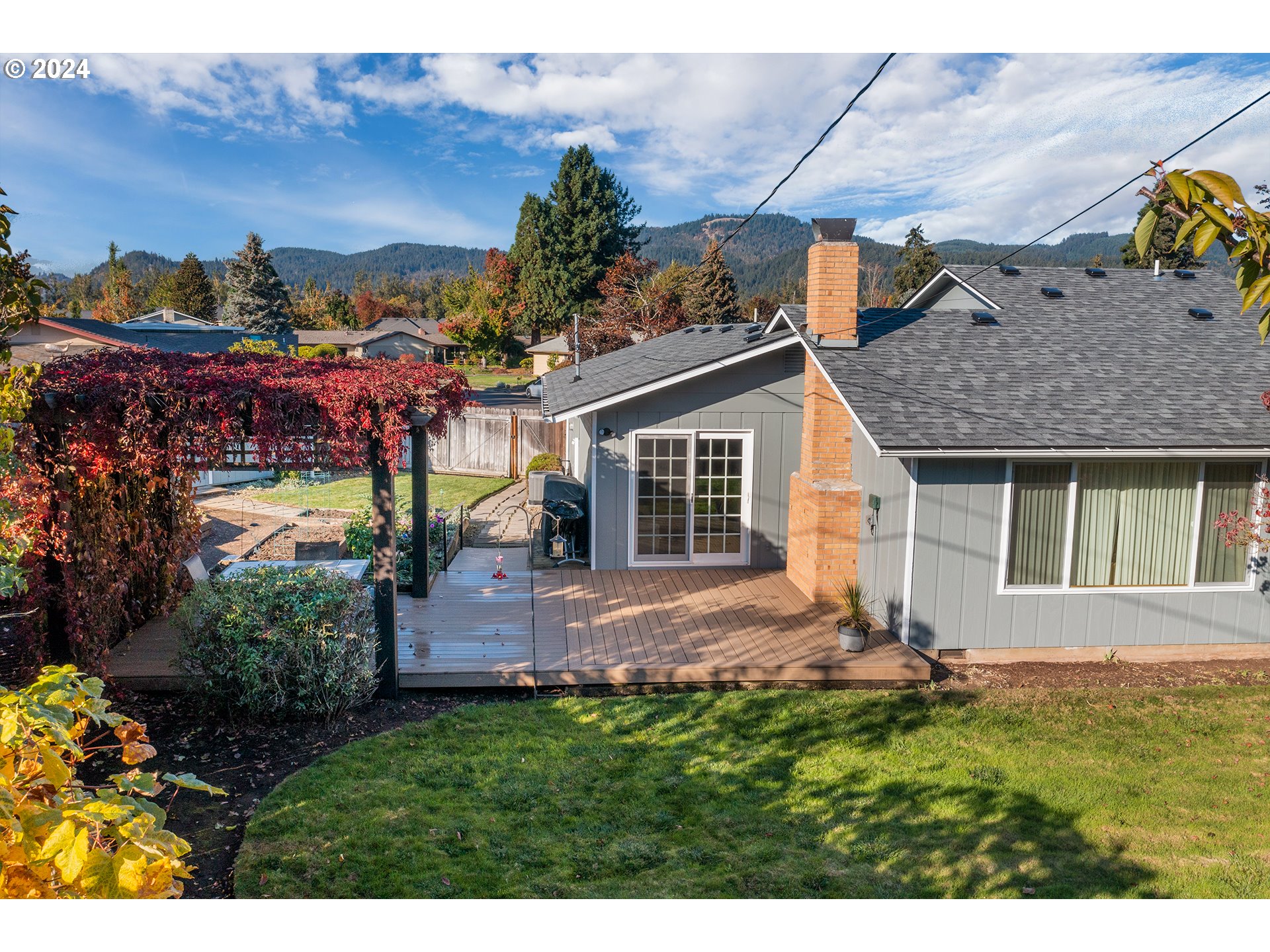 2556 Dumas Drive Springfield, OR 97477 - Photo 38 of 48 a view of a house with a yard and garden