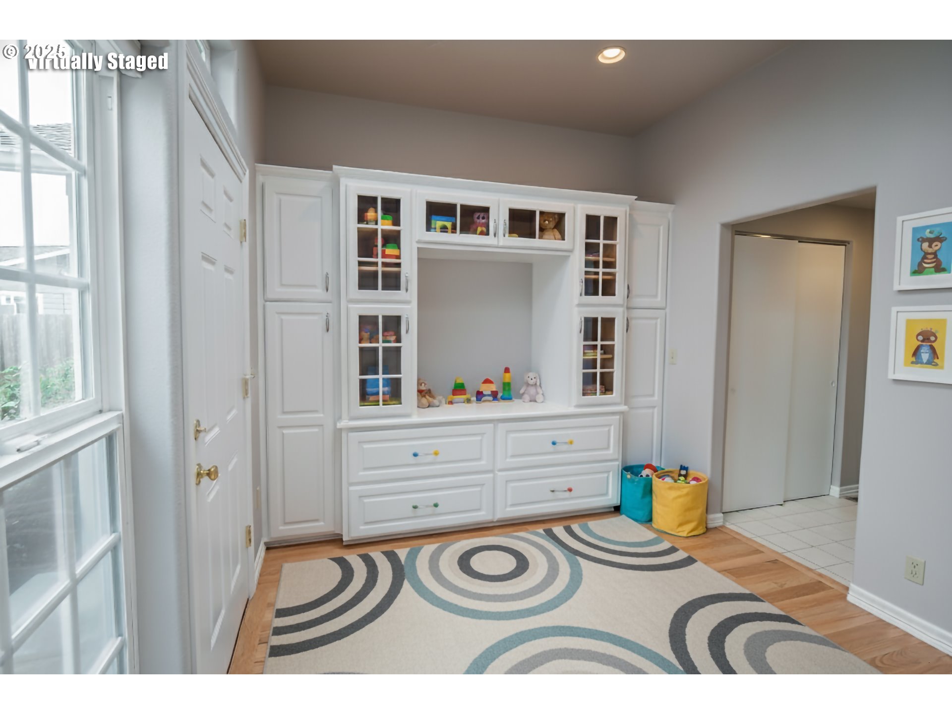 2556 Dumas Drive Springfield, OR 97477 - Photo 7 of 48 a view of kitchen and wooden floor