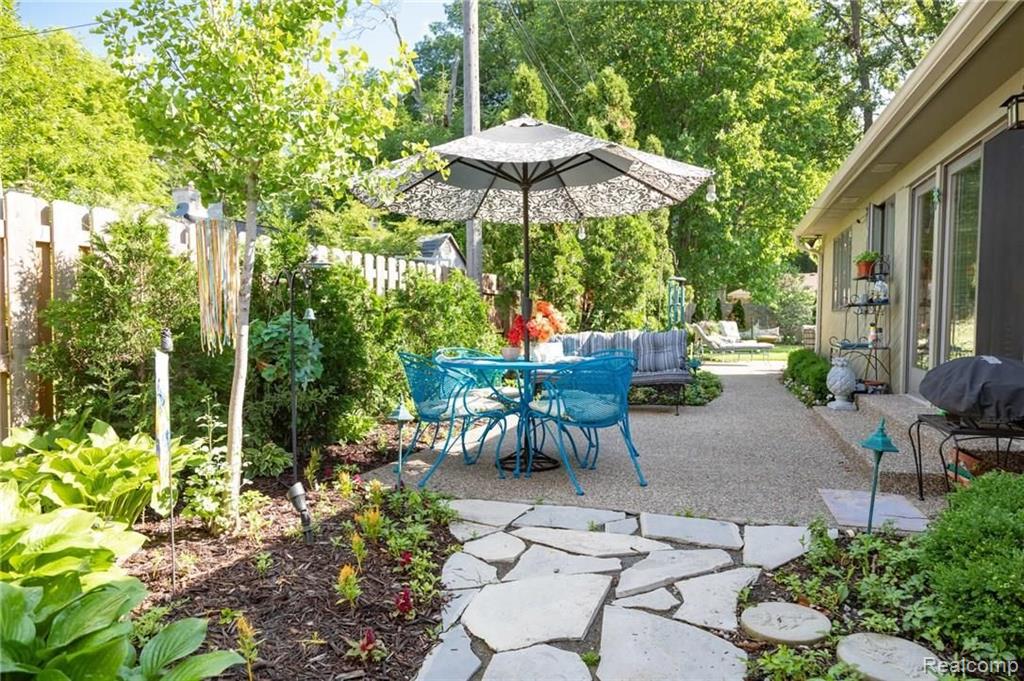 336 Stephens Road Grosse Pointe Farms, MI 48236 - Photo 3 of 22