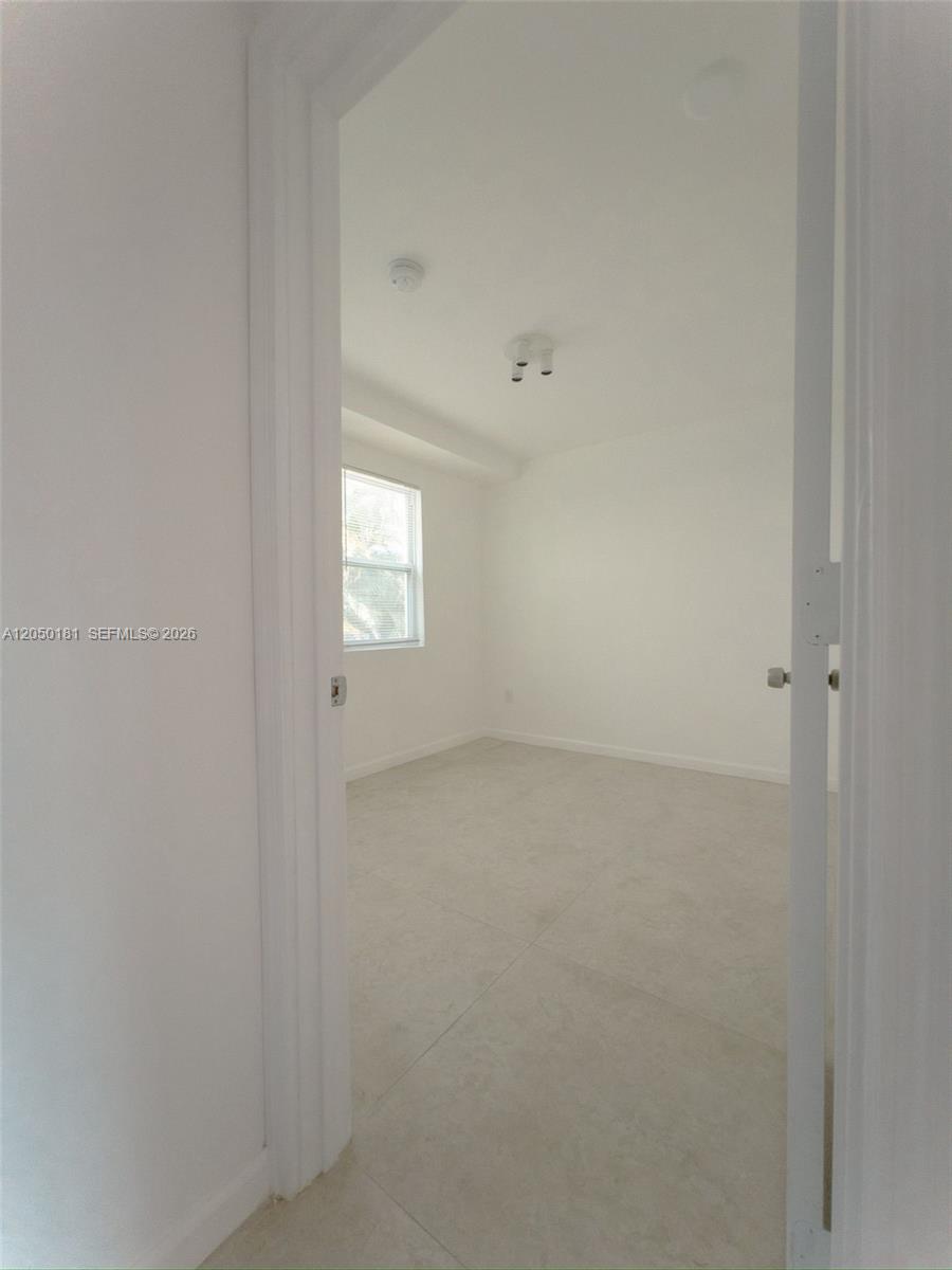 3676 Oak Avenue, Unit 6 Miami, FL 33133 - Photo 14 of 20