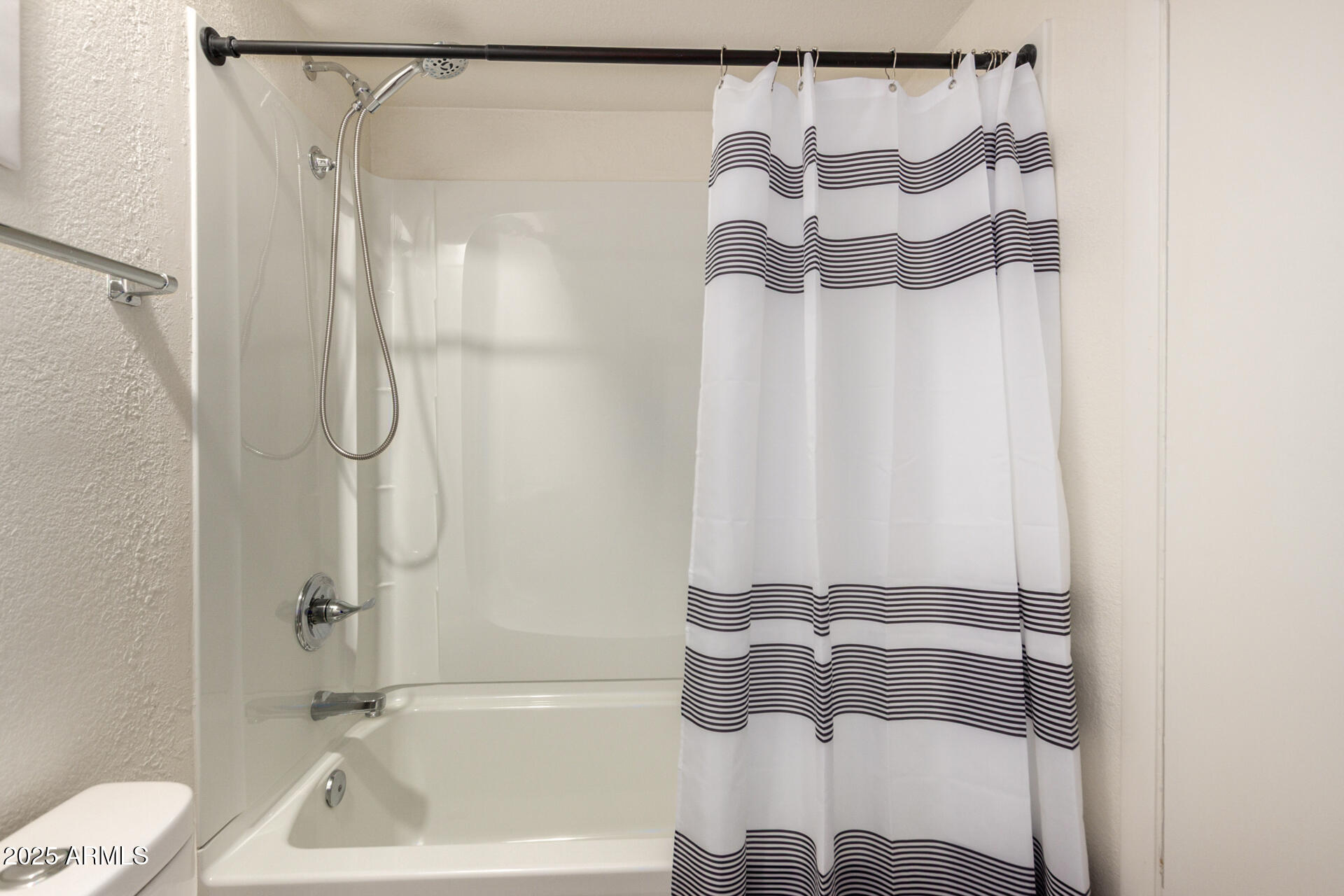 700 East Mesquite Circle, Unit L107 Tempe, AZ 85288 - Photo 15 of 26 a bathroom with a shower and a tub