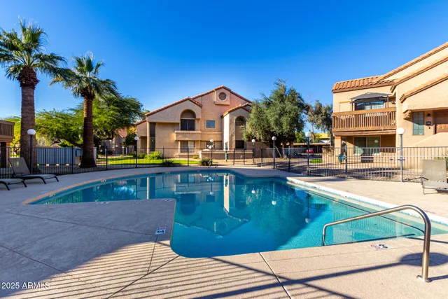 $259,000 | 700 East Mesquite Circle, Unit L107, Tempe, AZ 85288
