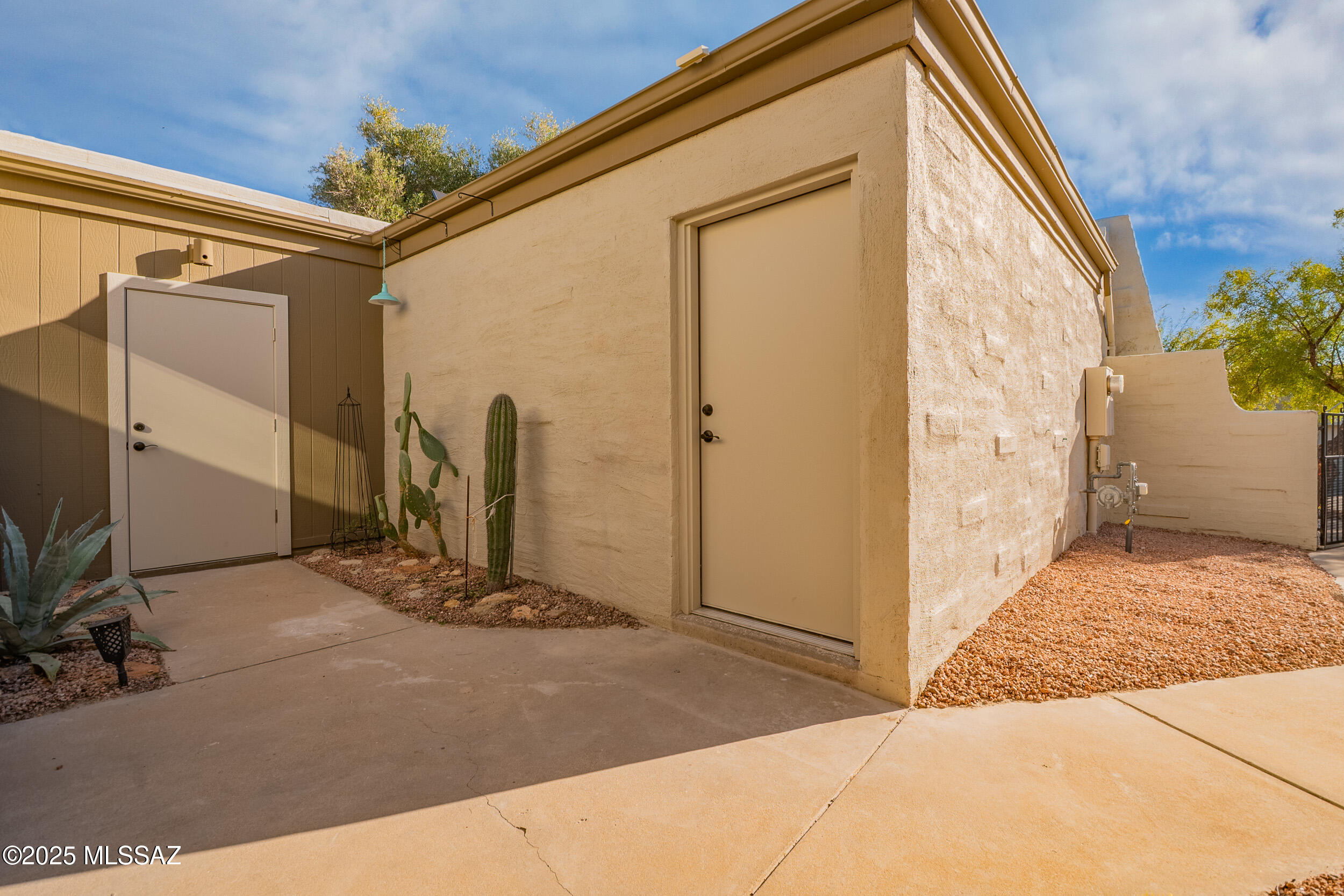 7487 East Wandering Road Tucson, AZ 85750 - Photo 24 of 31 front entry garage