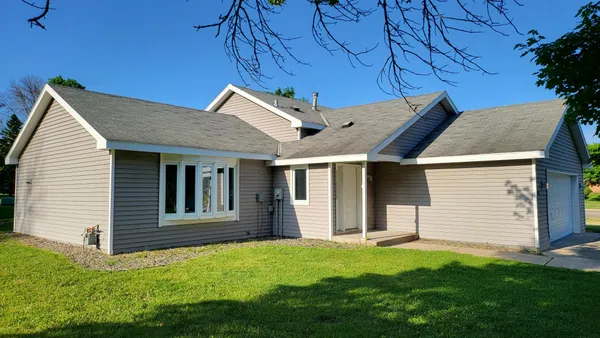 $429,000 | 524 Wood Way, Burnsville, MN 55337