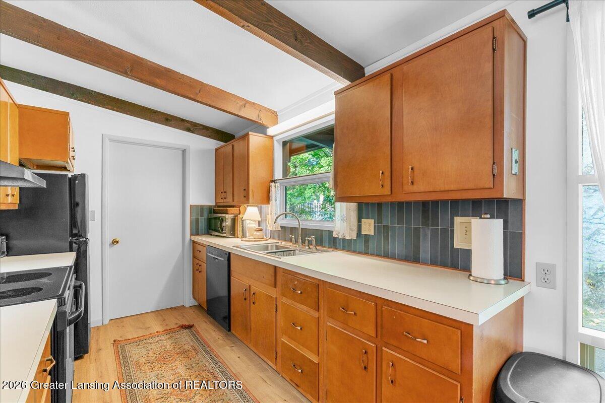 5670 Buckingham Road Haslett, MI 48840 - Photo 17 of 37 23-Media Jett -27