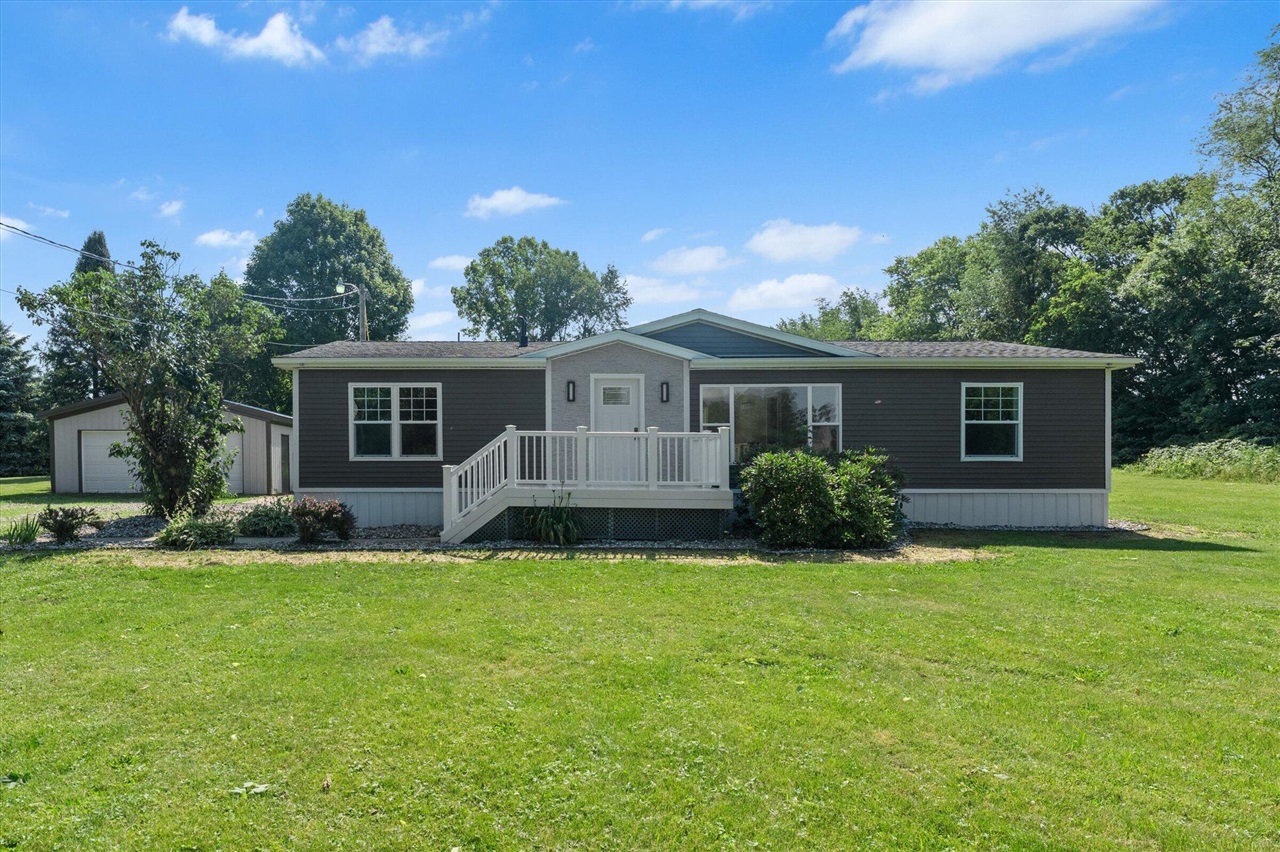 59009 Penn Road Cassopolis, MI 49031 - Photo 1 of 36