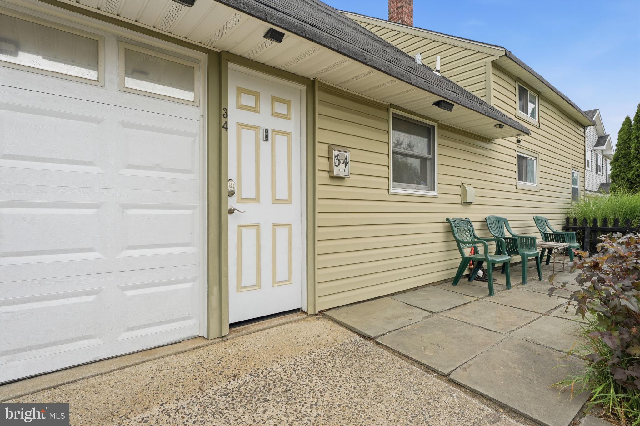 34 Ridge Lane Levittown, PA 19055 - Photo 4 of 32 Gallery Image 4