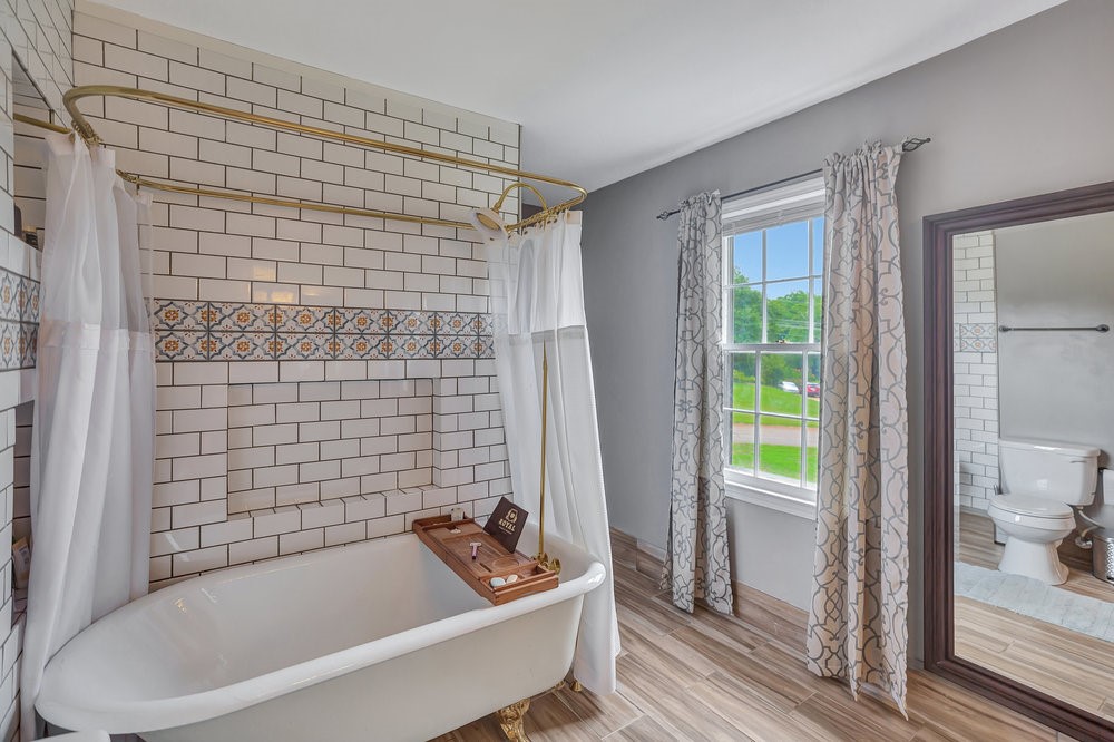 224 Regency Circle Anderson, SC 29625 - Photo 25 of 44 Jack & Jill Bathroom