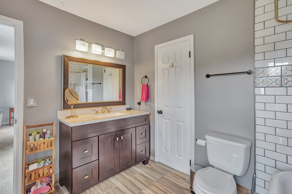 224 Regency Circle Anderson, SC 29625 - Photo 26 of 44 Jack & Jill Bathroom