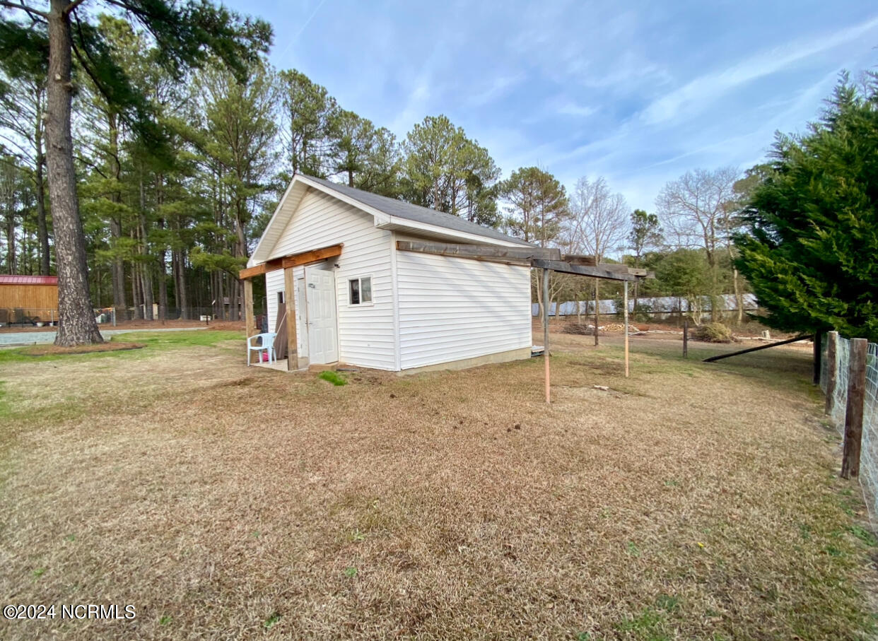 827 McIntosh Road Carthage, NC 28327 - Photo 30 of 38 Workshop w/slab floor
