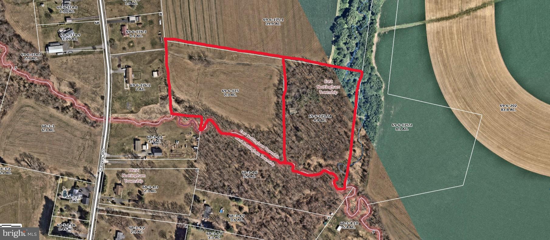 a view of a pathway of a house