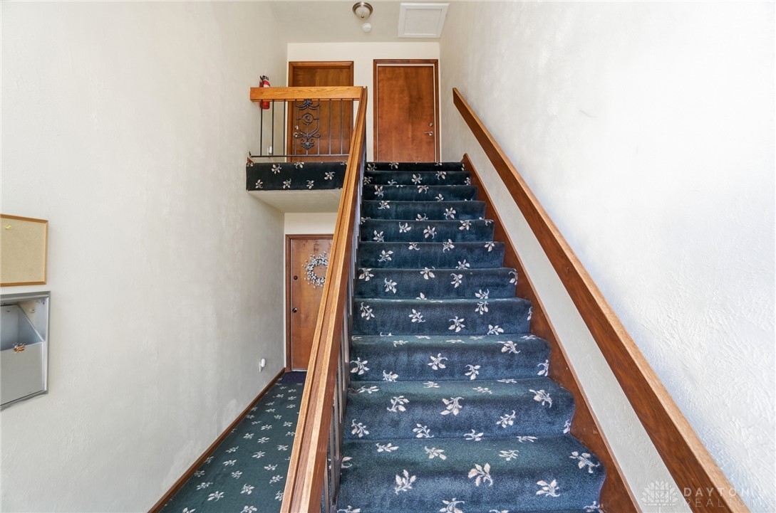 1933 Washington South Road Dayton, OH 45458 - Photo 7 of 51