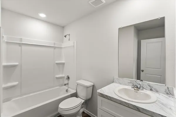 $1,800 | 303 Victory Drive, Mabank, TX 75147