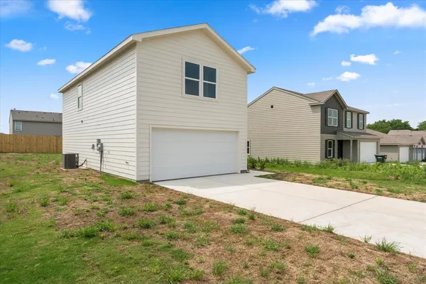 $1,800 | 303 Victory Drive, Mabank, TX 75147