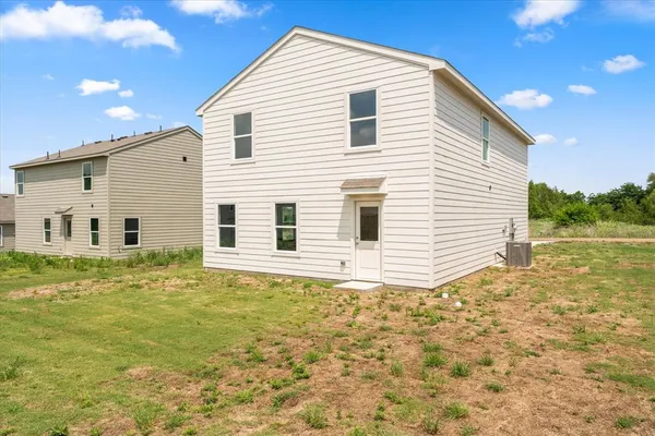 $1,800 | 303 Victory Drive, Mabank, TX 75147