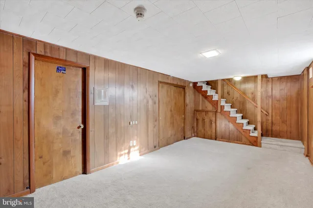 a view of a livingroom with an entryway