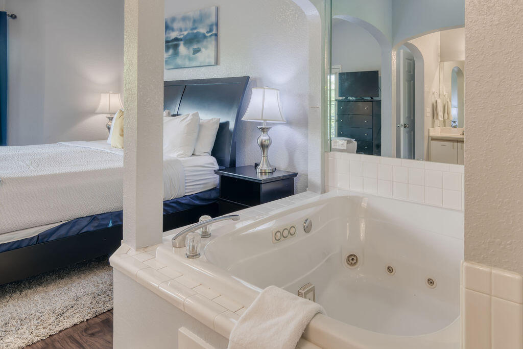 813 Holiday Ridge, Unit 10 AND 11 Branson, MO 65616 - Photo 53 of 68 Jetted Tub