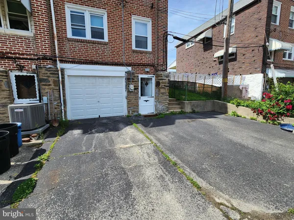 $2,350 | 201 Westbridge Road, Glenolden, PA 19036