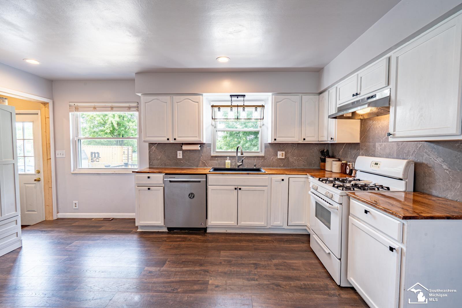 14454 Dixon Road Dundee, MI 48131 - Photo 6 of 33
