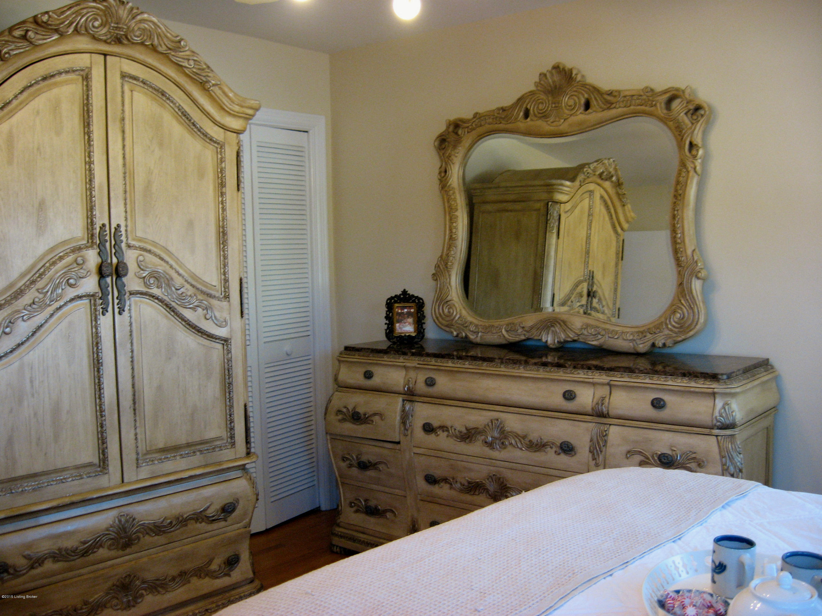 100 South Hampton Road Louisville, KY 40222 - Photo 14 of 23 Select Something More Comfortable To Wear.