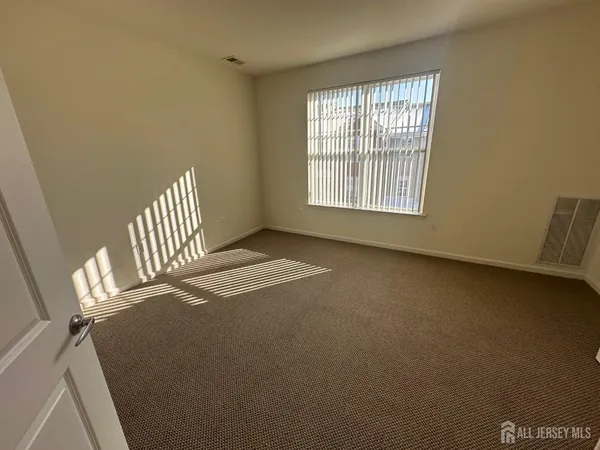 $2,595 | 50 Roosevelt Avenue, Unit 4305, Carteret, NJ 07008