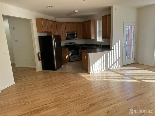 $2,595 | 50 Roosevelt Avenue, Unit 4305, Carteret, NJ 07008