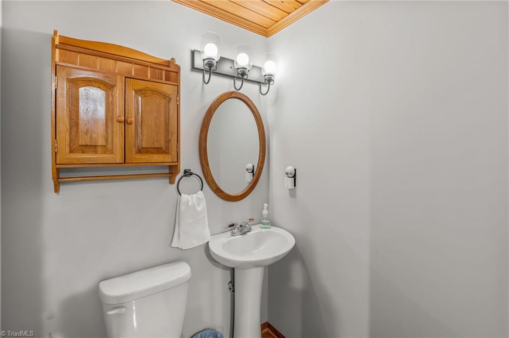 342 Pickett Road Lexington, NC 27295 - Photo 19 of 36 Gallery Image 19