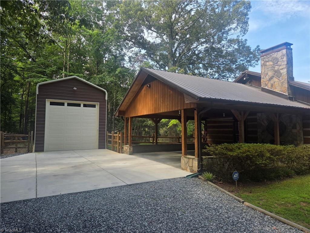 342 Pickett Road Lexington, NC 27295 - Photo 4 of 36 Gallery Image 4