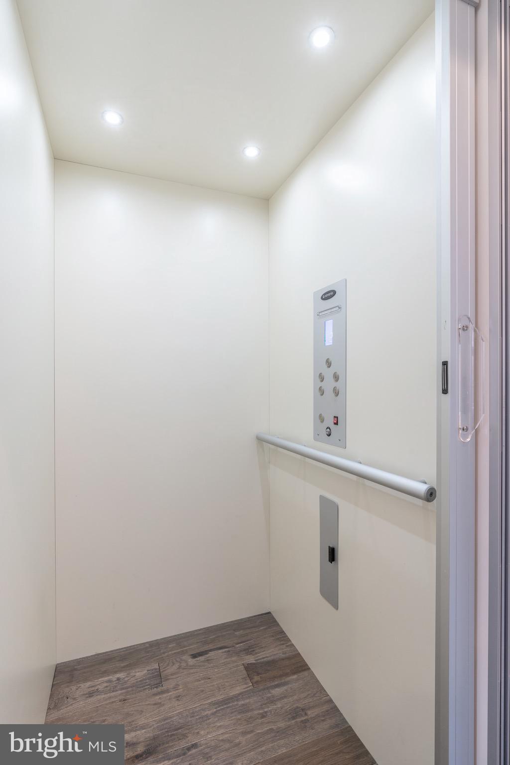 4571 Riverside Way Philadelphia, PA 19127 - Photo 15 of 41 Elevator