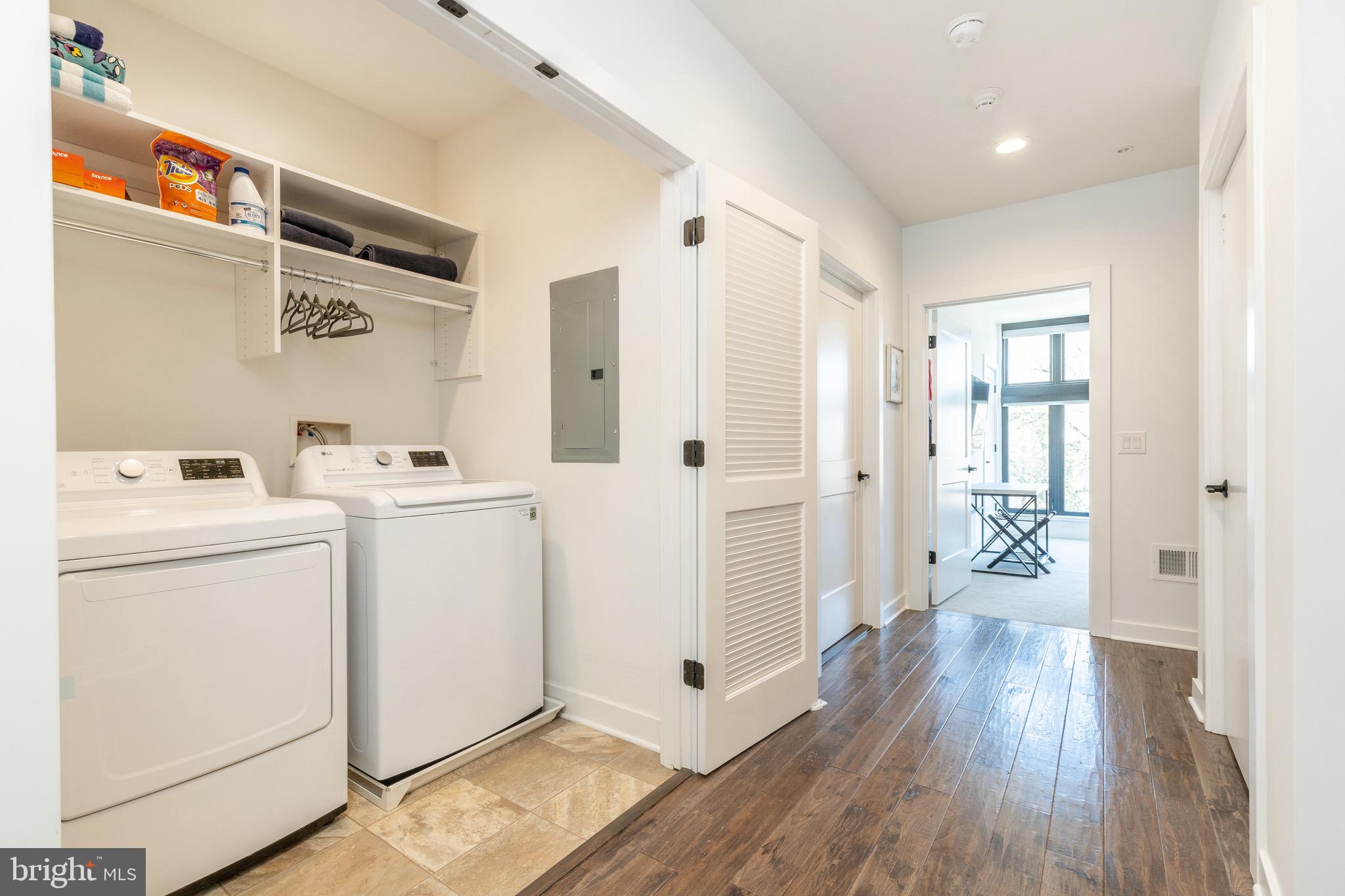 4571 Riverside Way Philadelphia, PA 19127 - Photo 20 of 41 Upper Floor Laundry and Hallway