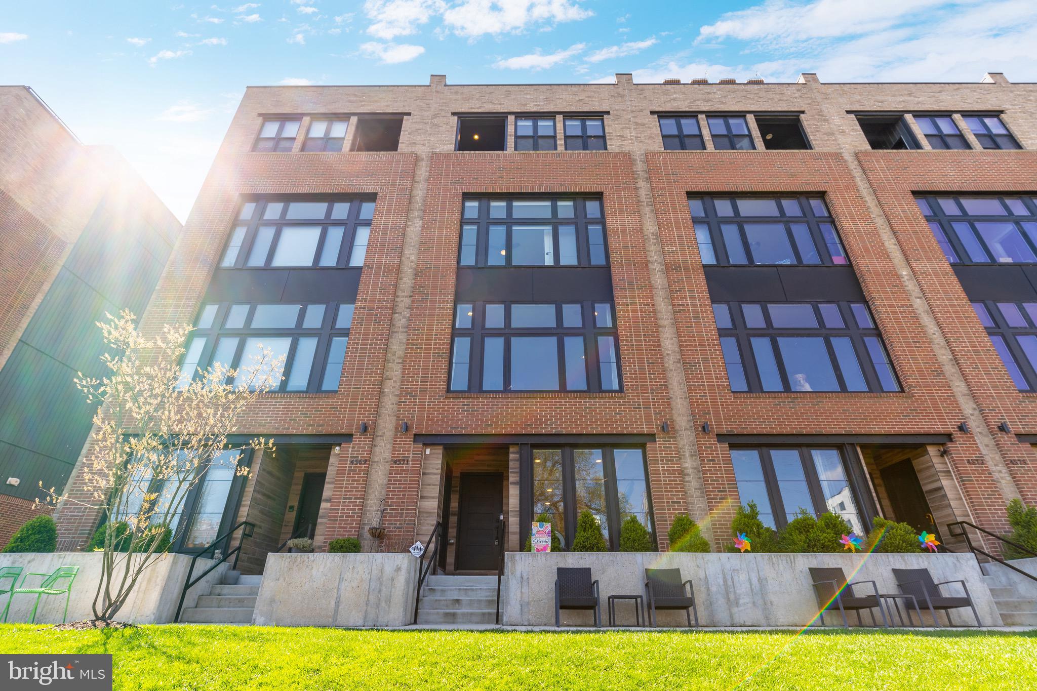 4571 Riverside Way Philadelphia, PA 19127 - Photo 2 of 41 Front of House