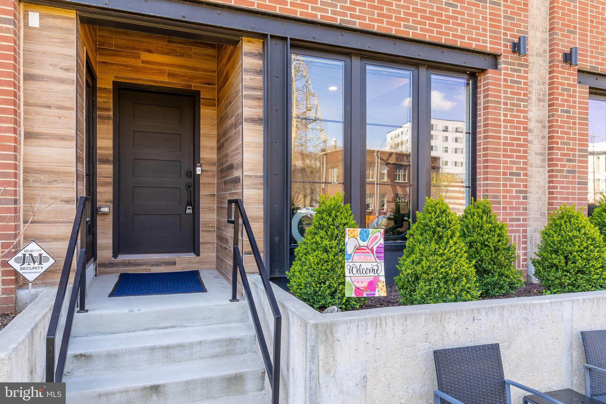 4571 Riverside Way Philadelphia, PA 19127 - Photo 3 of 41 Entrance