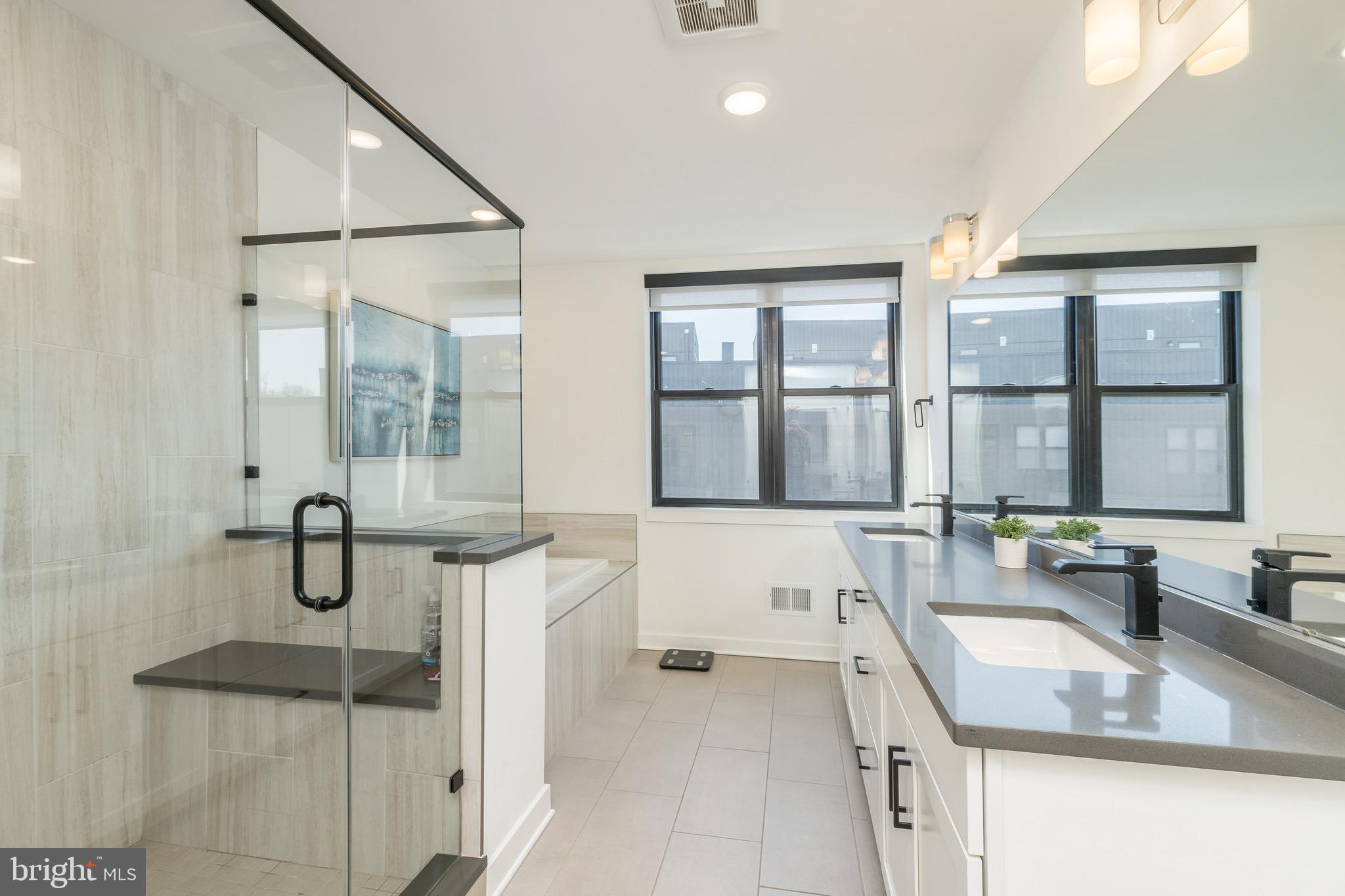 4571 Riverside Way Philadelphia, PA 19127 - Photo 33 of 41 Master Bathroom